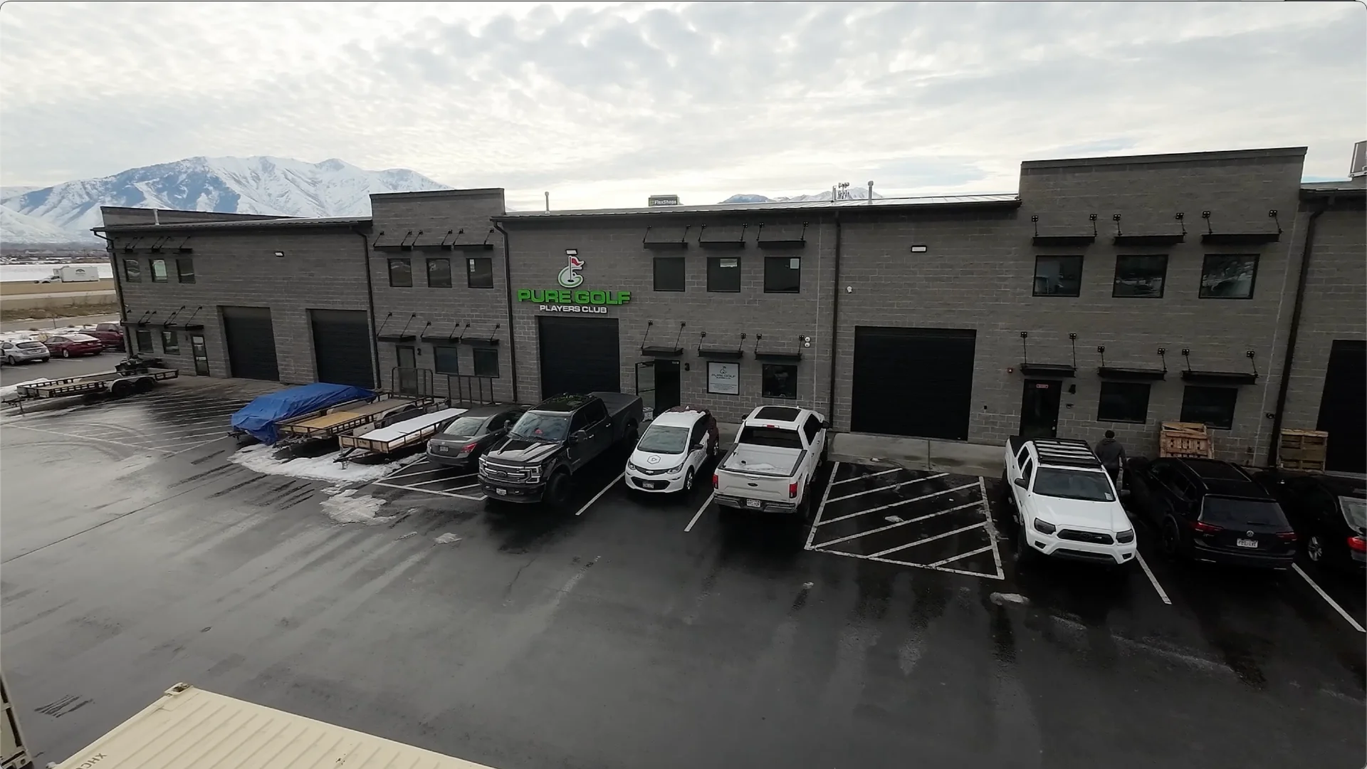 Indoor Golf vs Driving Range: Why Simulators Are Better Practice